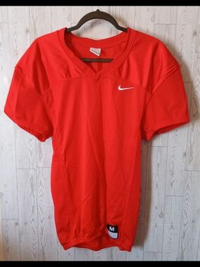 Nike Men’s Bright Red V-Neck Athletic Training Jersey Men's Size M